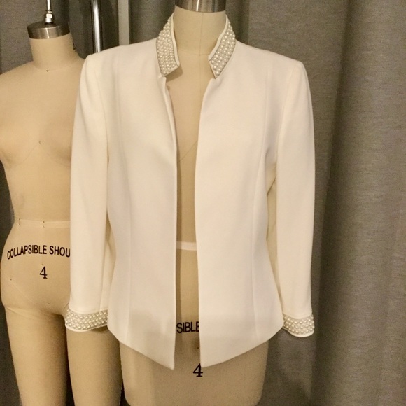 Blazer -White with Pearls details by Tahari size 8 - Picture 3 of 6